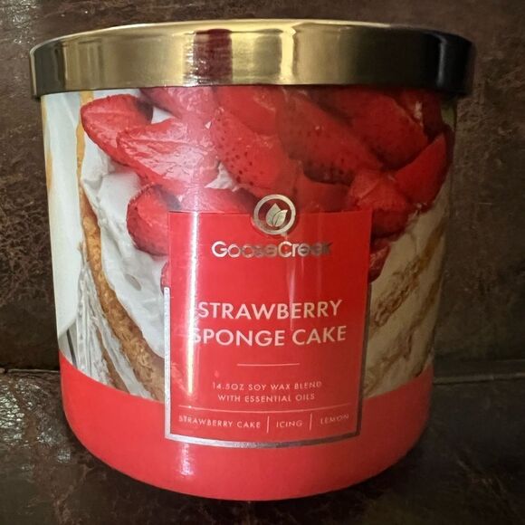 Goose Creek Strawberry Sponge Cake 3 Wick Candle 14.5 oz - Picture 1 of 5